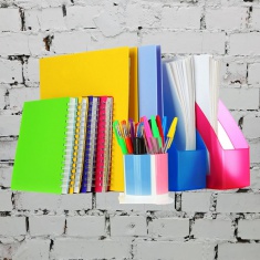 Разнообразный ассортимент канцтоваров Разнообразный ассортимент канцтоваров